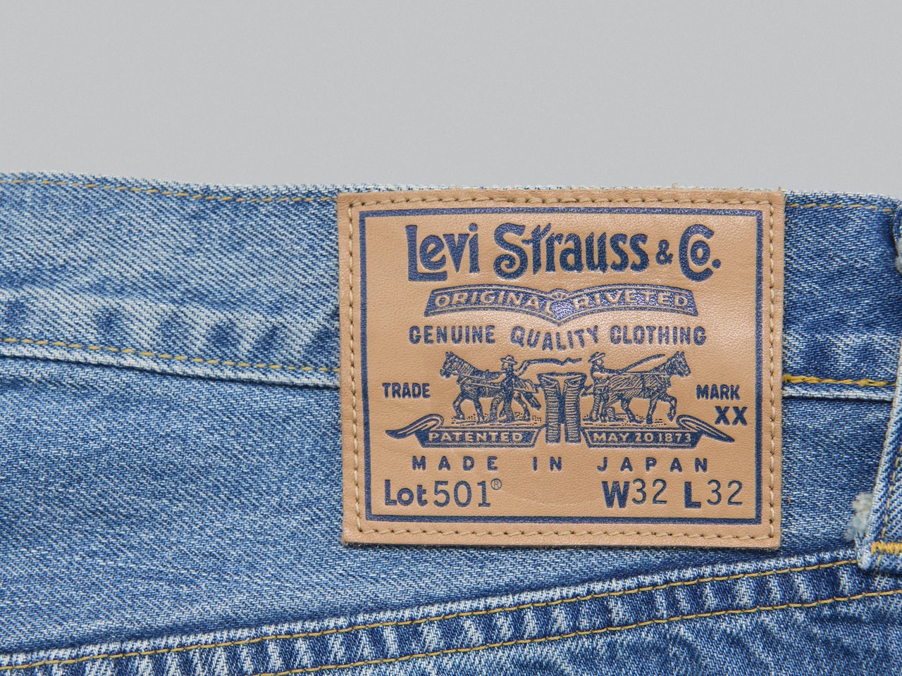 このワイドシルエットは間違いなく“やみつき”になる。新しい「501®」は80’sの現代版！[Levi’s® BLUETAB™ 1980s 501 Customized]【新作デニム図鑑】