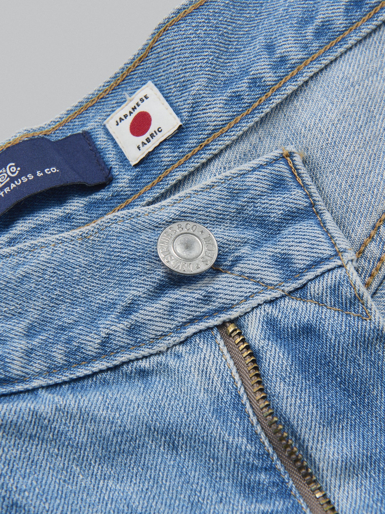 Levi's® BLUETAB™ Wide Pleats Cropのチャック部分