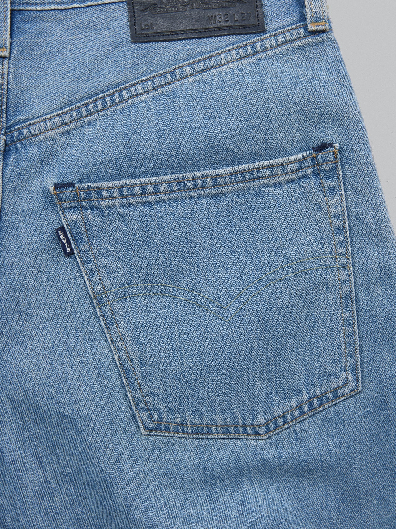 Levi's® BLUETAB™ Wide Pleats Cropの後ろのポケット