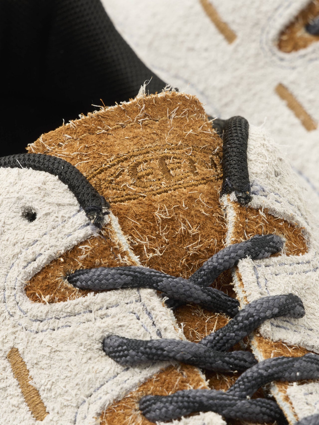 KEEN JASPER ZIONICのシューレースアップ