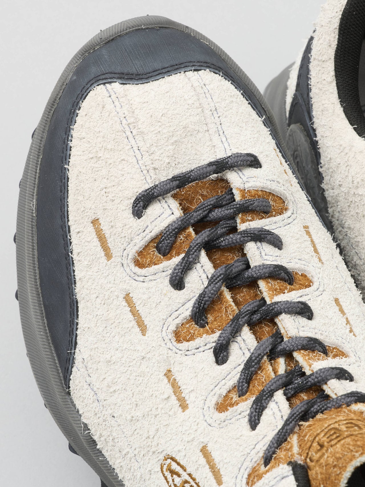 KEEN JASPER ZIONICのシューレース部分