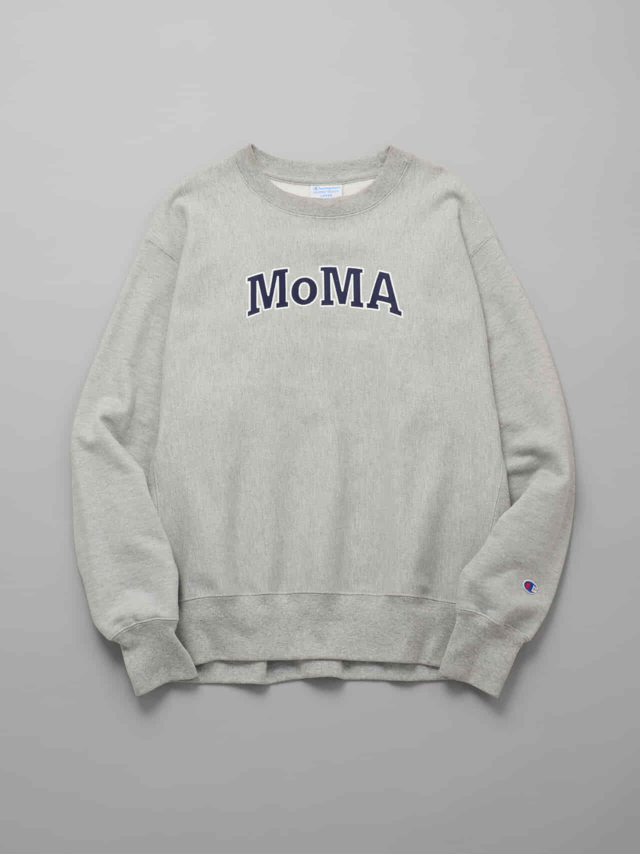 Champion&times;MoMA Design Store、クルーネックスウェットシャツ