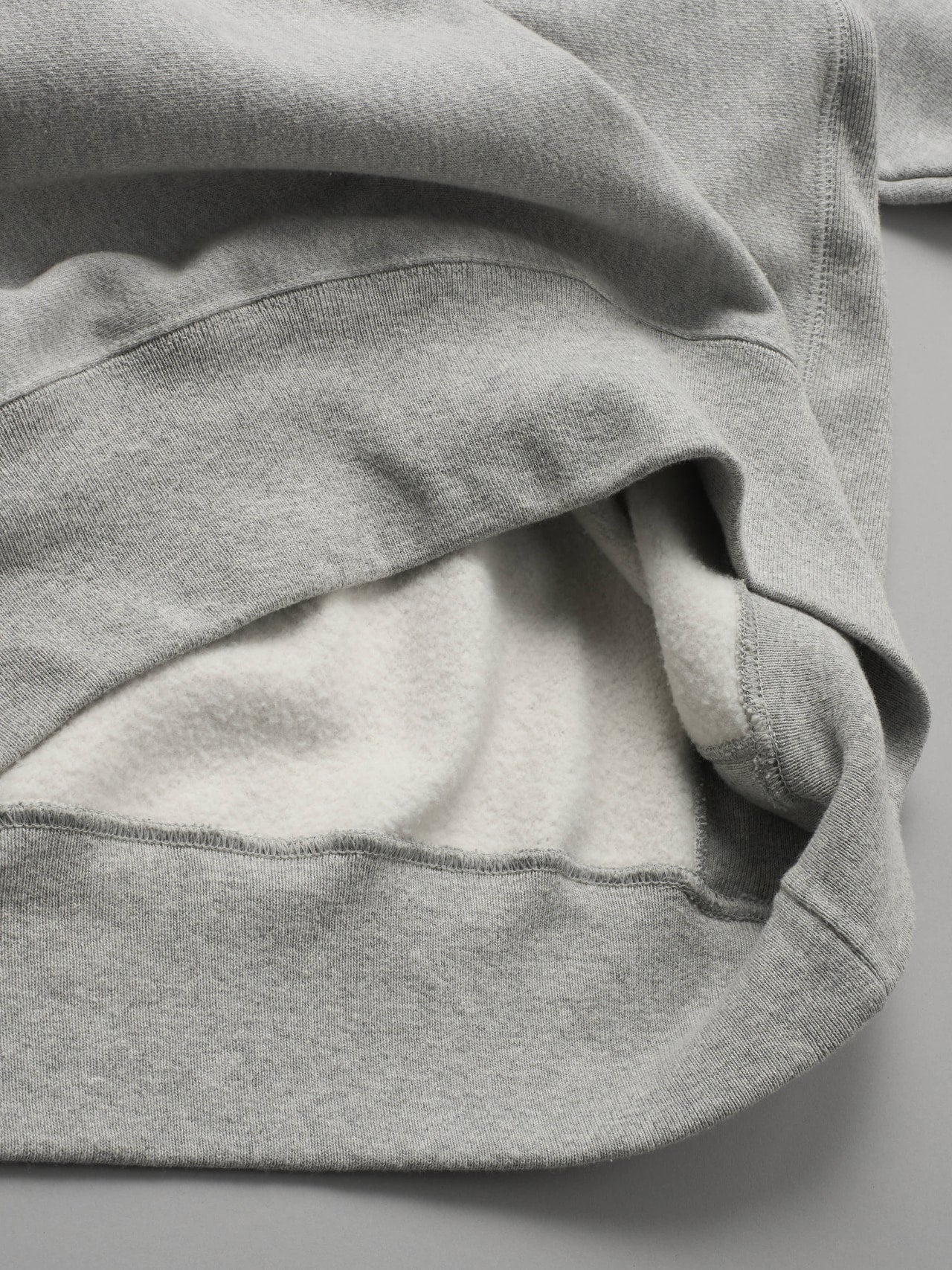 Champion&times;MoMA Design Store、クルーネックスウェットシャツ、裏地