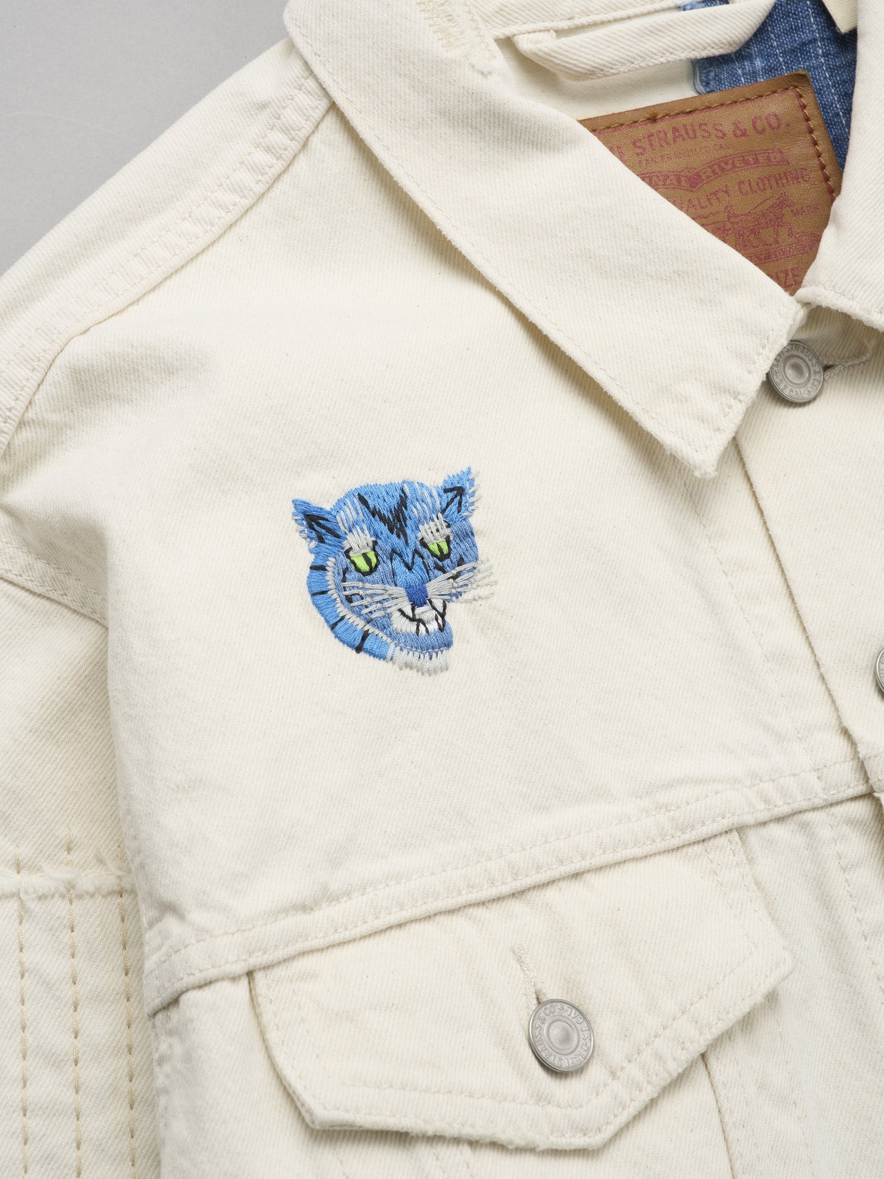 Levi’s®、リラックスフィット トラッカージャケット、刺繍ディテール