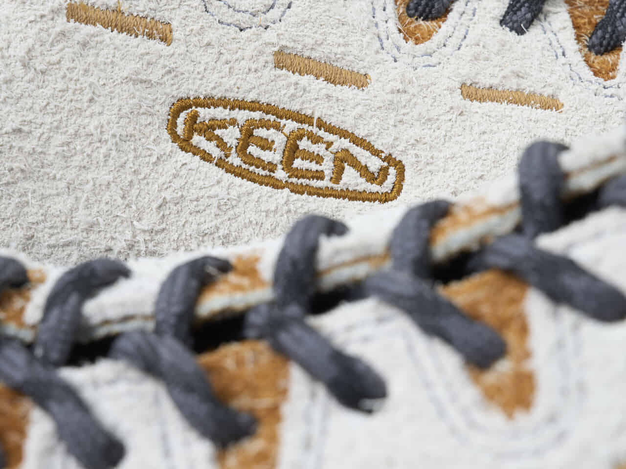 【KEENの裏名品】絶対にもう一足欲しくなる。デザイン、フィット感、歩きやすさ...“リピ確”間違いなしの最強スニーカー！／JASPER ZIONIC