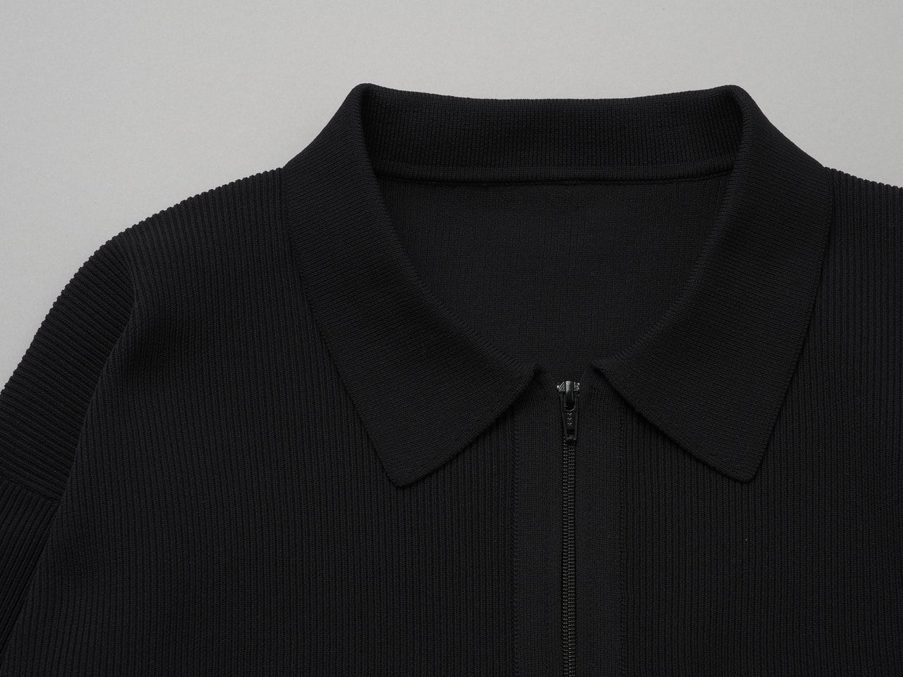 【無印良品の裏名品】昨日は寒かったのに今日は暖かい...この時期の“服装迷子”を解決する一枚が見つかった！／紳士 乾きやすい洗えるリブ編みニットブルゾン