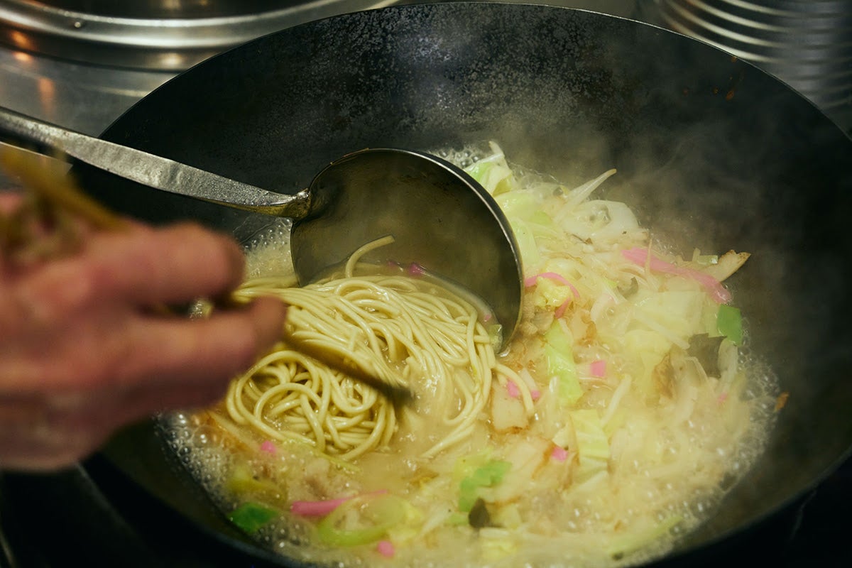 東京・赤坂 中華料理店「金葉庭」ちゃんぽん調理中の様子1