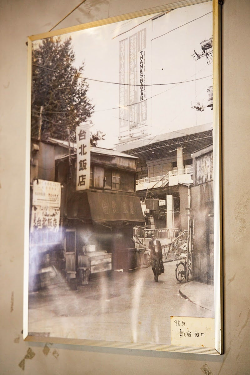 老舗台湾料理店「台北飯店」店内に貼られた写真