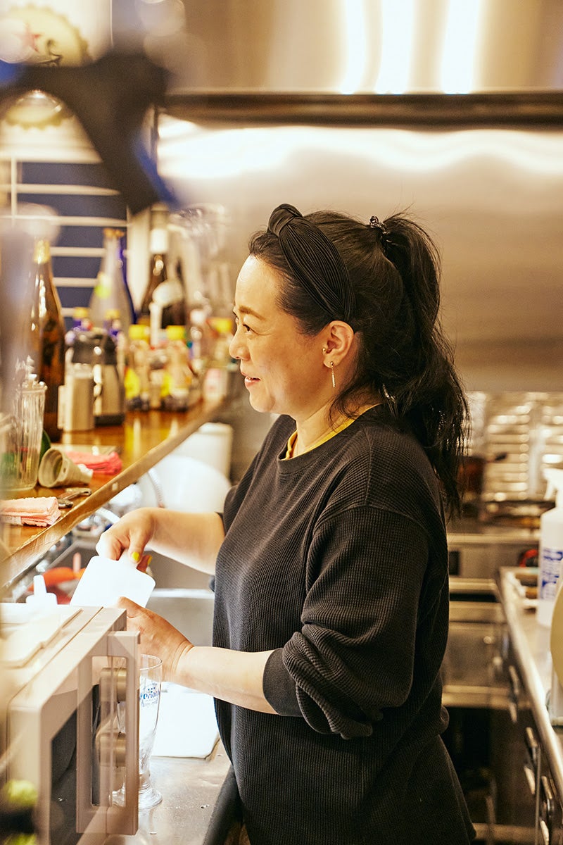 ふぐとうなぎの店「かねまん」ママ横顔