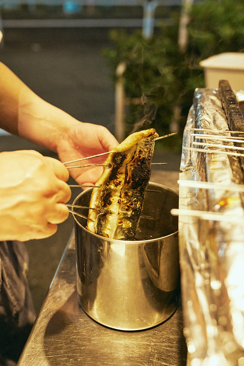 「かねまん」おいしい煙を上げるうなぎ。