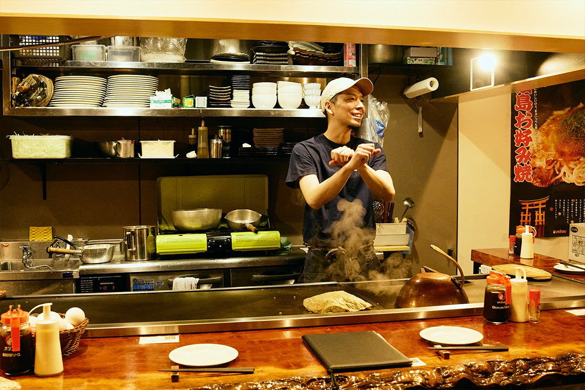 千歳烏山のお好み焼き店「遊人里」内観1