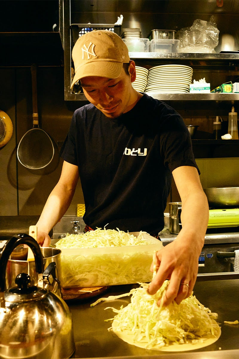 千歳烏山のお好み焼き店「遊人里」店主1