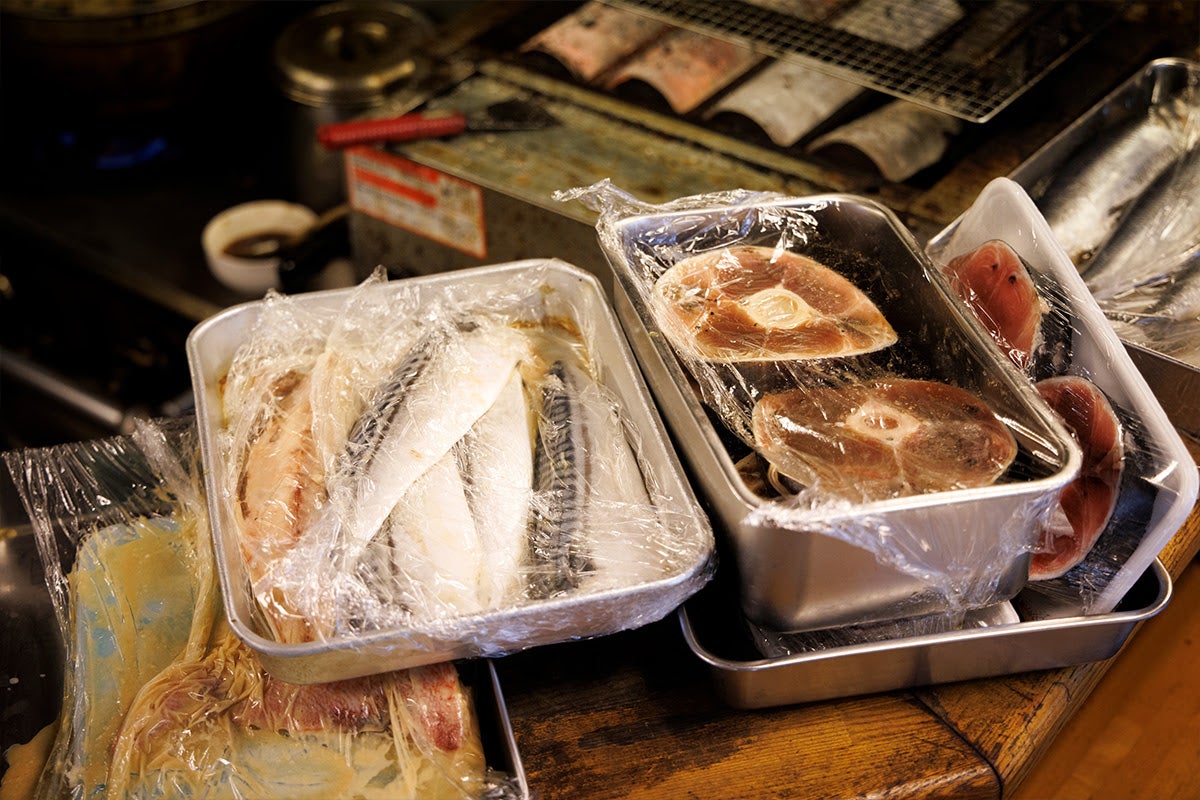 鎌田の定食屋「壱番隊」焼き魚定食の仕込み中2