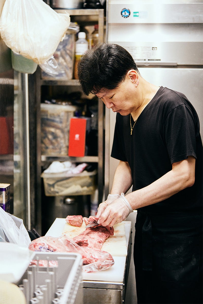 「一幸園」一人で調理をするロクさん2