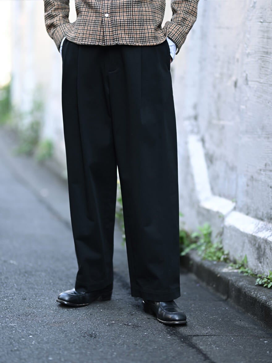「ユニオンスラック」のブラックのメンズテーパードパンツ