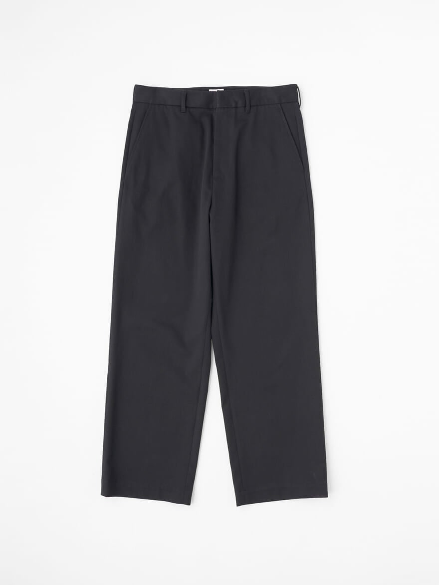 「トラディショナル ウェザーウェア」のワイドストレートパンツ「ユニオンスラック106」のブラック