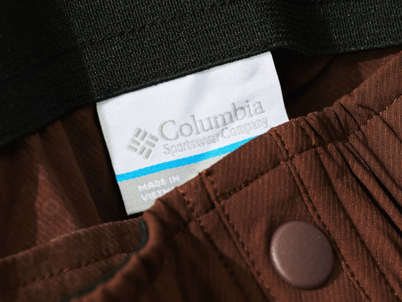 エディター愛用のColumbia(コロンビア)のクリスタルロックパンツのロゴ