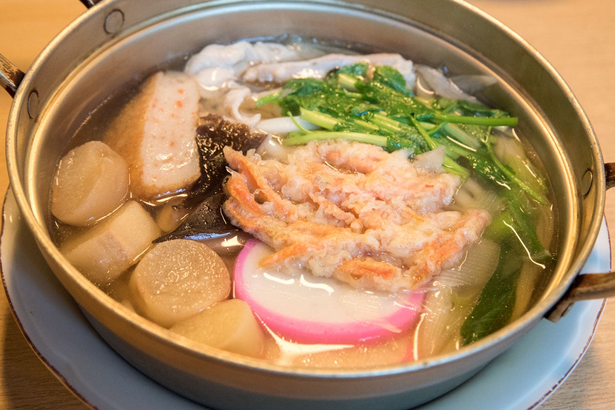青森県五所川原市『亀乃家』鍋焼きうどん