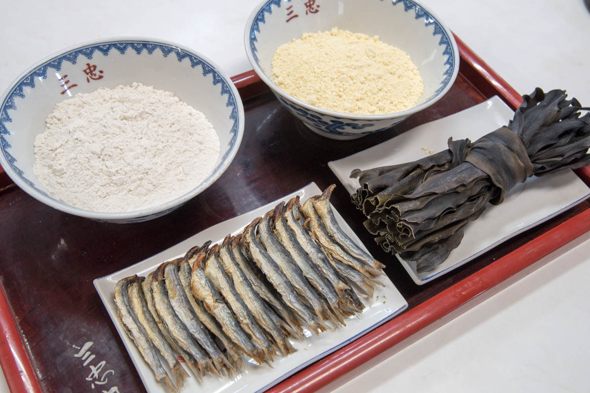 青森県弘前市『三忠食堂』つがる蕎麦