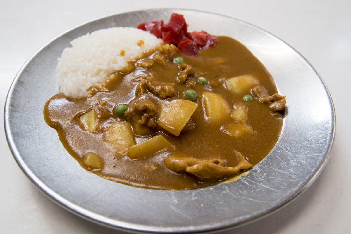 青森県弘前市『三忠食堂』カレー