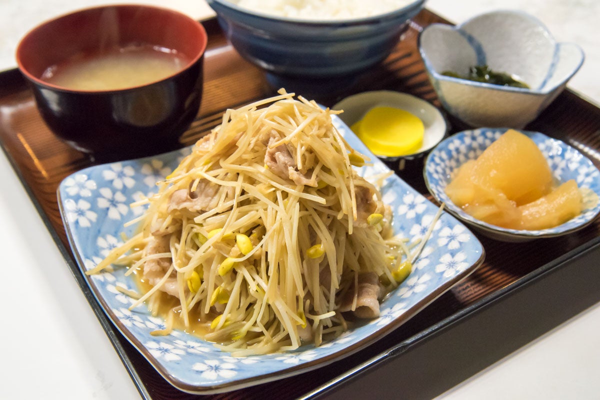 青森県大鰐町『山崎食堂』山盛り大鰐温泉もやしの定食