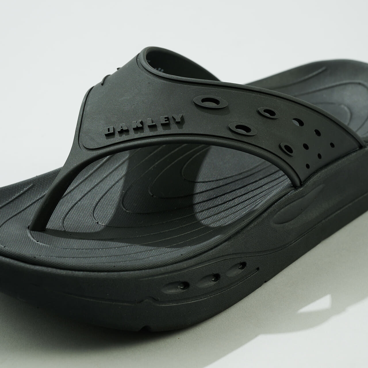 Oakley Studio Flip Flop ソング