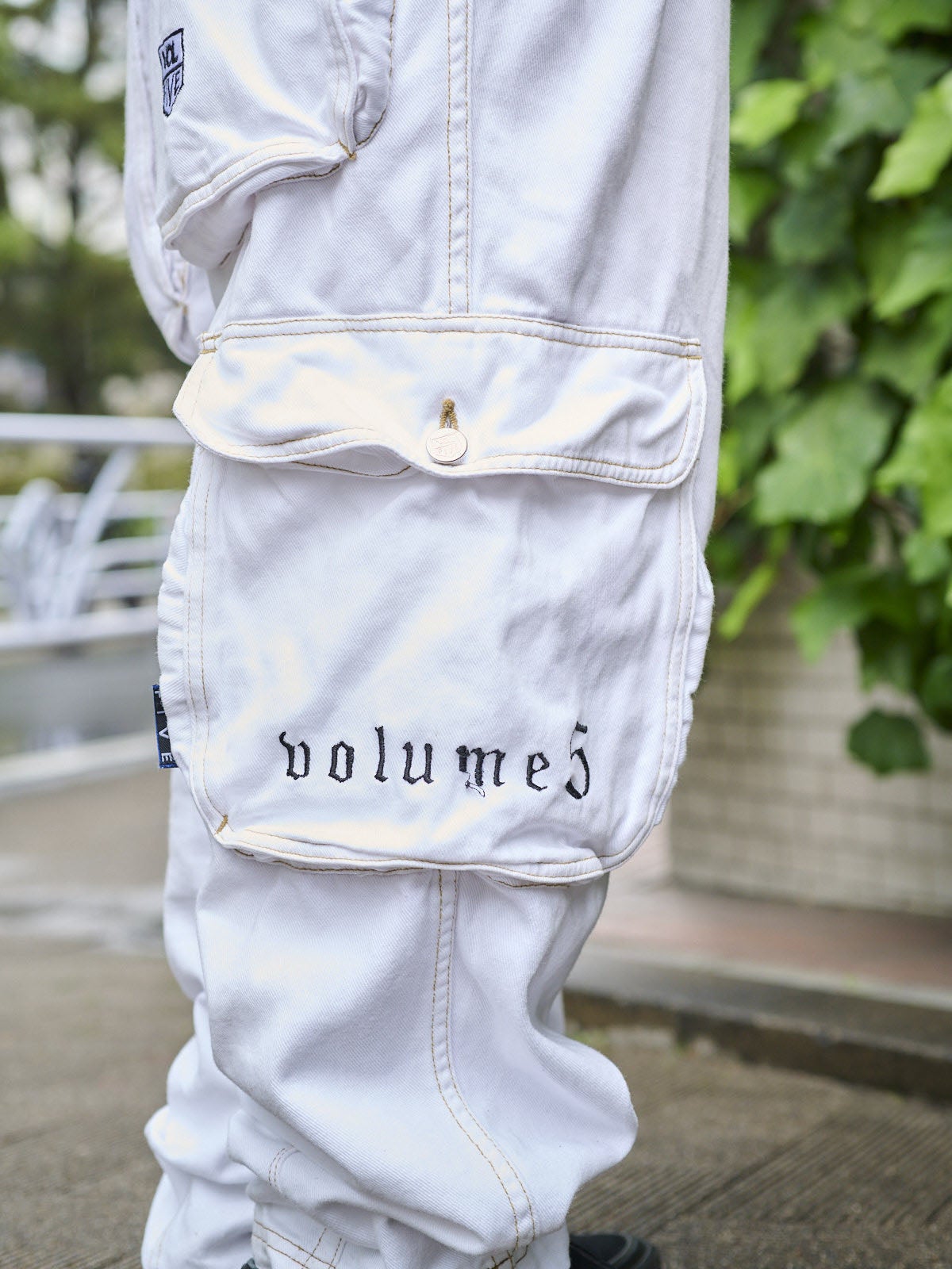 「ノーティーズ」 カーゴパンツ サイドのディテール