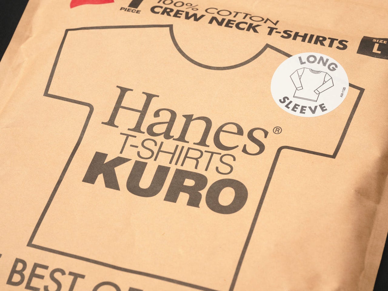 エディターが愛用する「ヘインズ」のパックTシャツ／Hanes T-SHIRTS KURO クルーネックロングスリーブTシャツのパックロゴ
