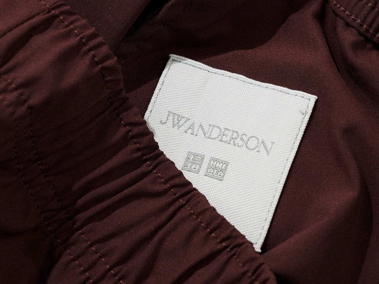ユニクロ最新コラボ「UNIQLO and JW ANDERSON」のエディター愛用トラックパンツのタグ