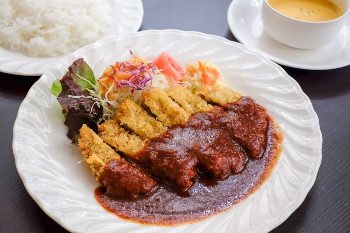 兵庫県神戸市「御影公会堂食堂」黒毛和牛のビーフカツ