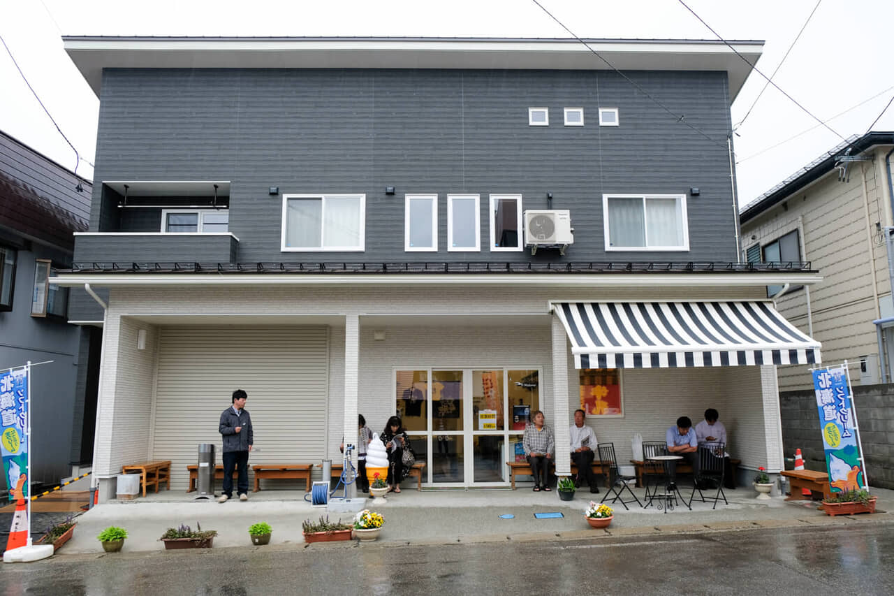 福島県会津若松市『牛乳屋食堂』お土産ショップ外観
