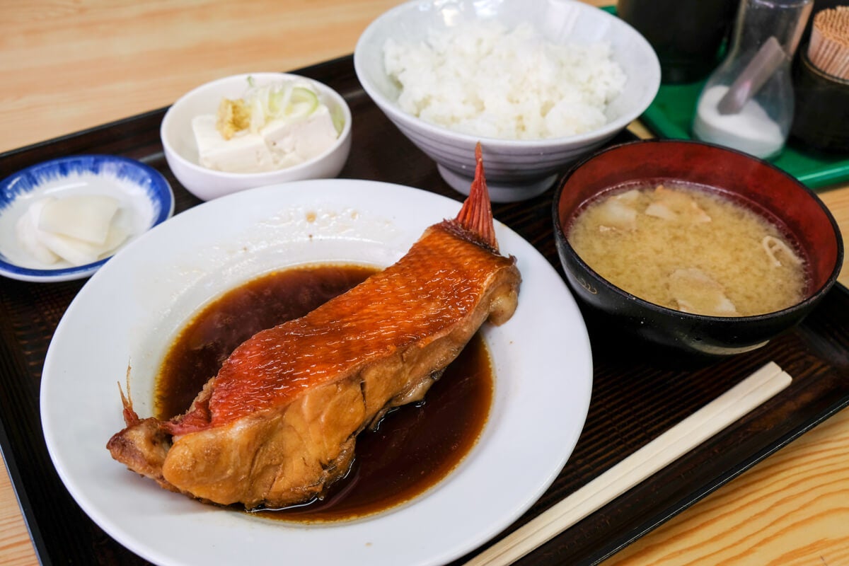 東京都板橋区『やまだや』日替わりセットの金目鯛煮付け定食