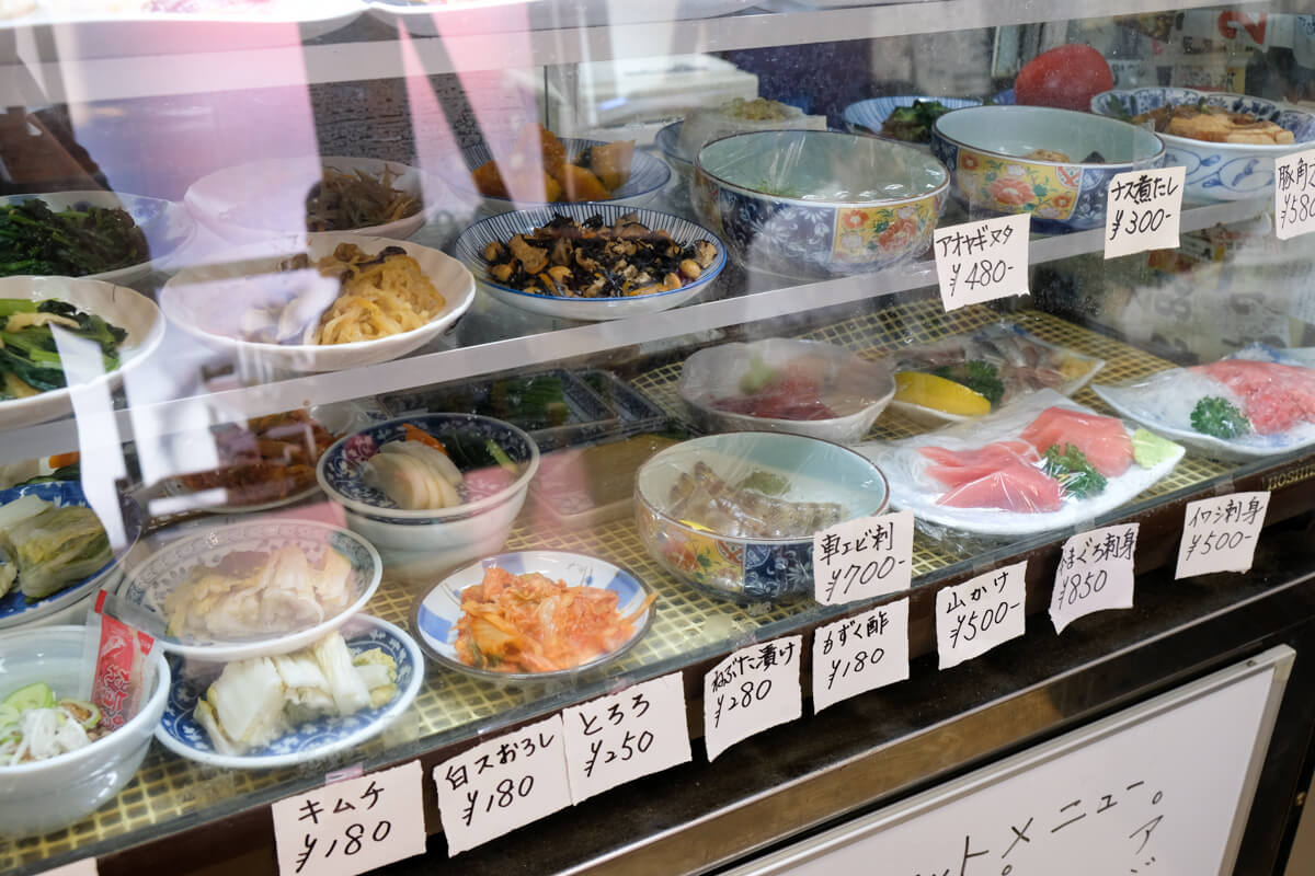東京都板橋区『やまだや』総菜の陳列棚