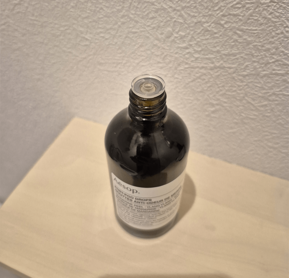 イソップ(Aēsop) ポスト プー ドロップス キャップ外す