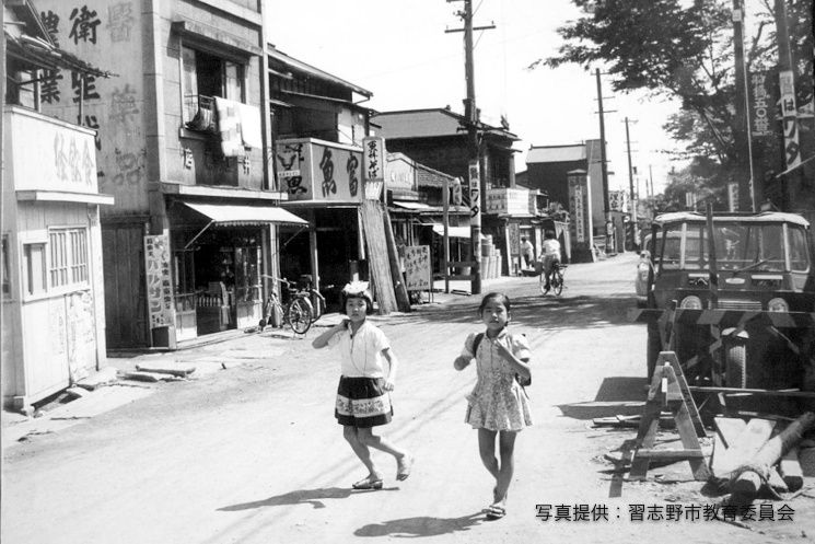 千葉県・習志野市「レストランあけぼの」昭和35年のあけぼの食堂。モノクロ写真