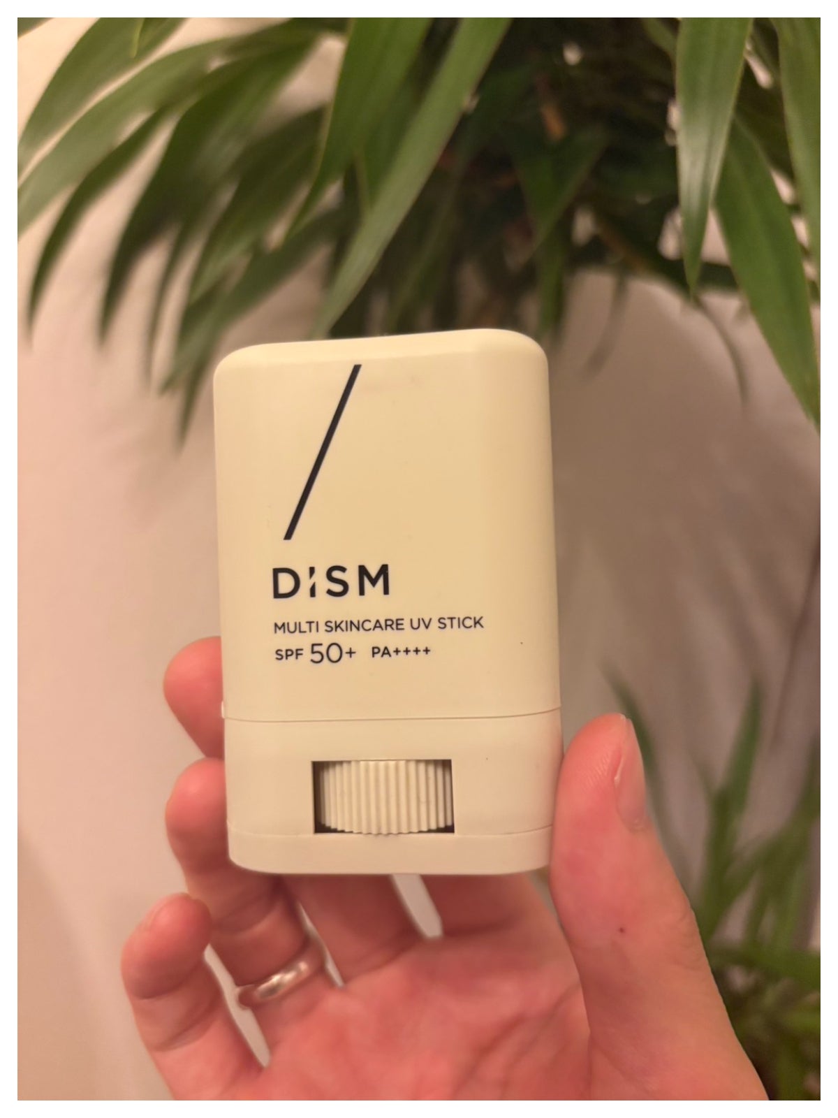 DISM　MULTI SKINCARE UV STICK　顔用の日焼け止め　