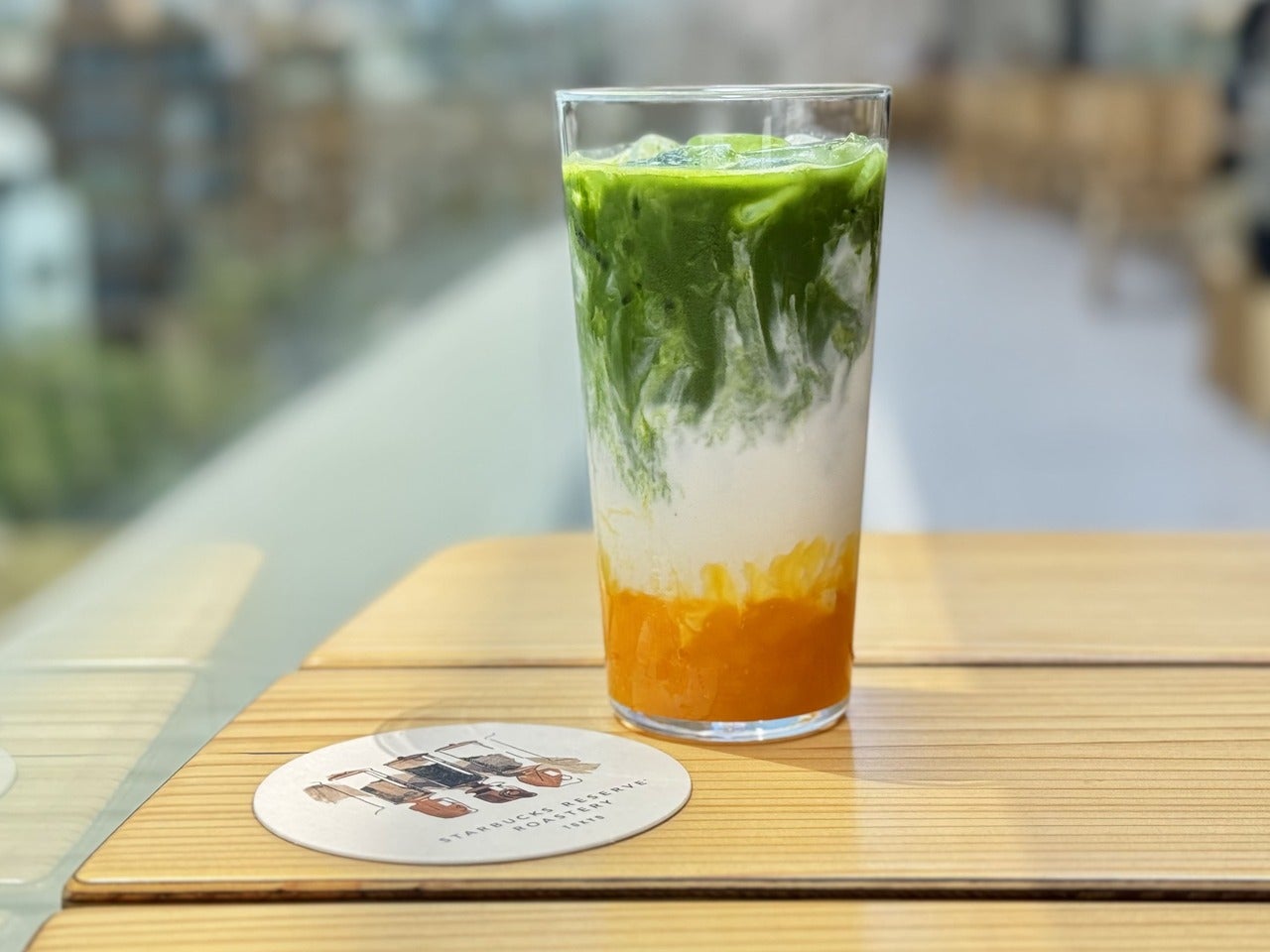 ロースタリー 東京2026サマーシーズン限定メニュー「石臼抹茶 マンゴー　ココナッツ　ラテ」