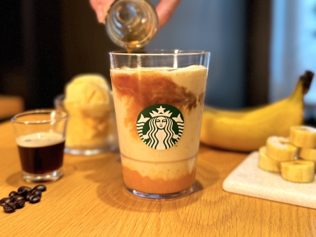 【スタバ 新作レポ】「バナナ アフォガート フラペチーノ®」はどんな味？オススメカスタムや追加料金なしにする裏技を紹介！
