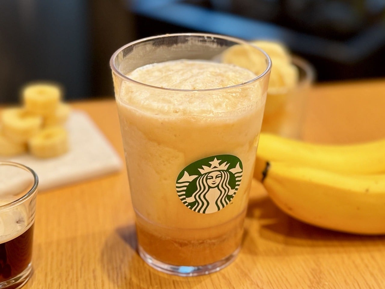 スタバ新作メニュー「バナナ アフォガート フラペチーノ&reg;」別角度