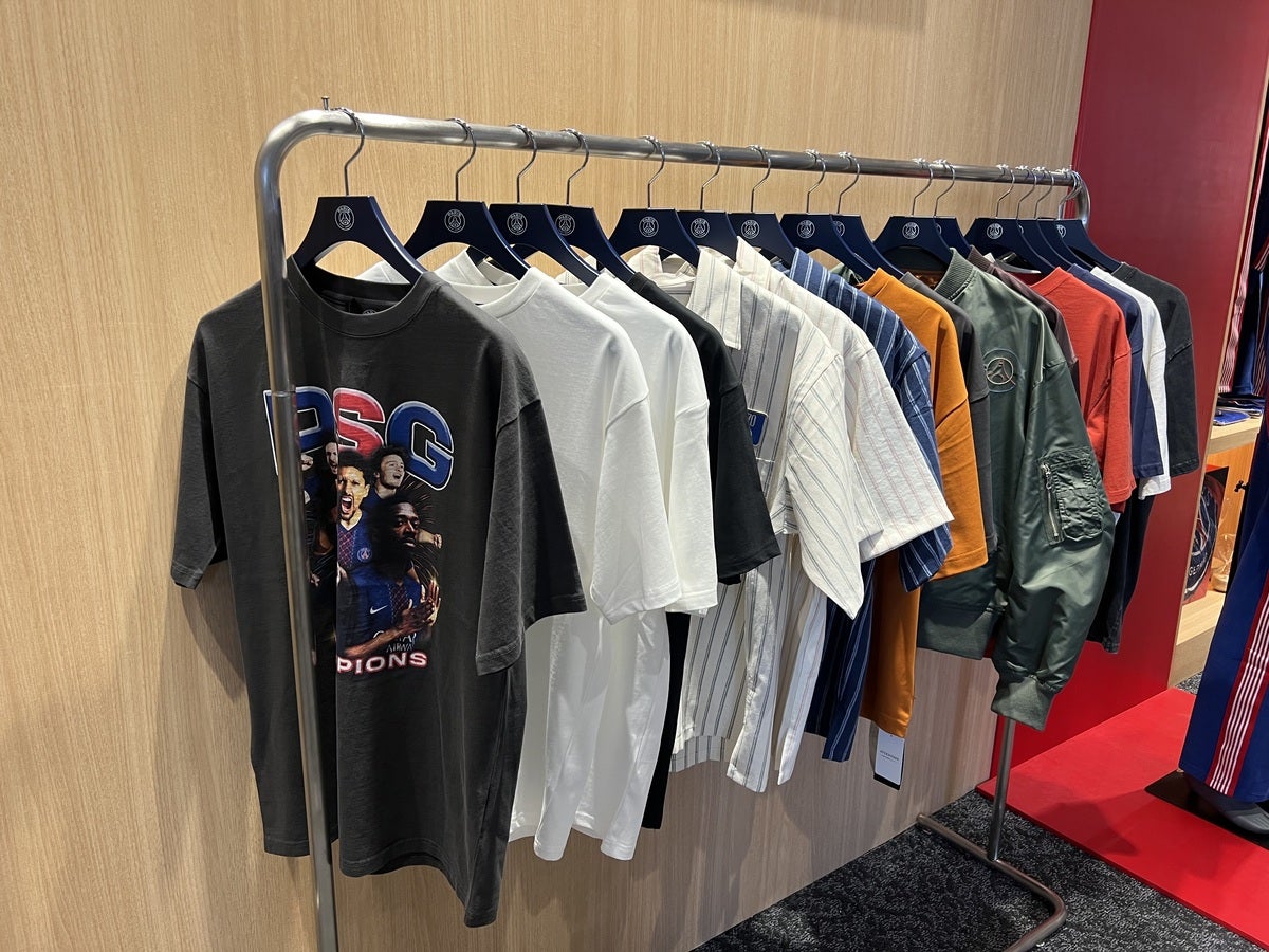 パリと東京をつなぐ 限定ファッションコレクション　Tシャツ