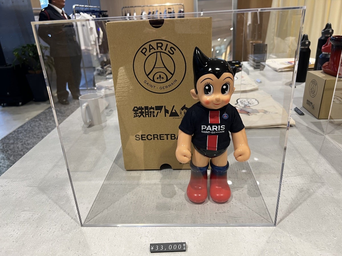 パリと東京をつなぐ 限定ファッションコレクション　アトム