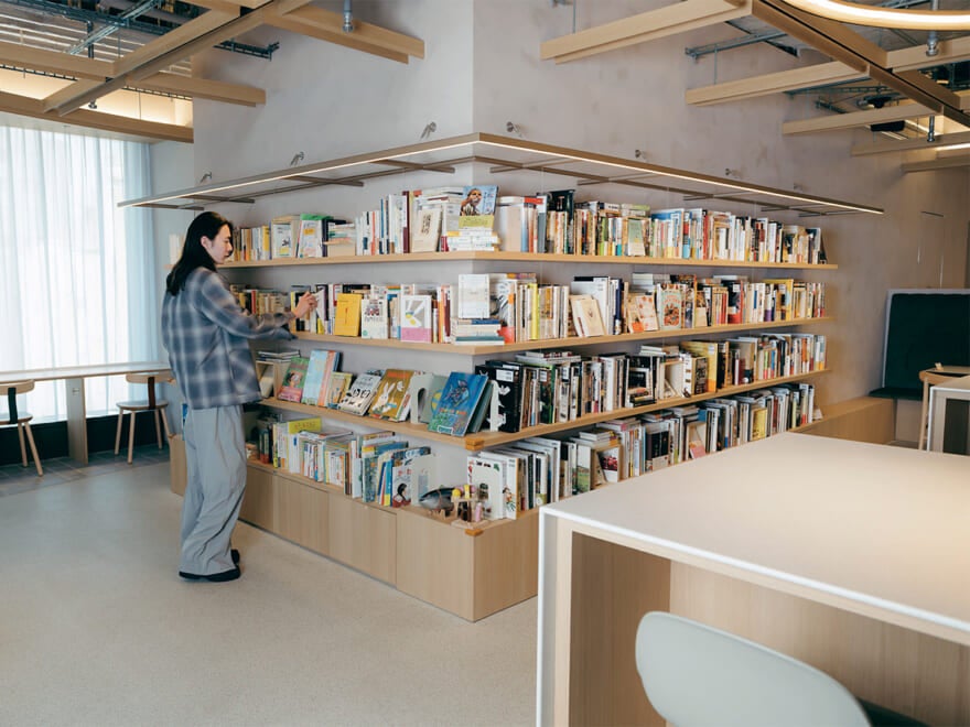 港区 BUNKITSU TOKYO　本棚