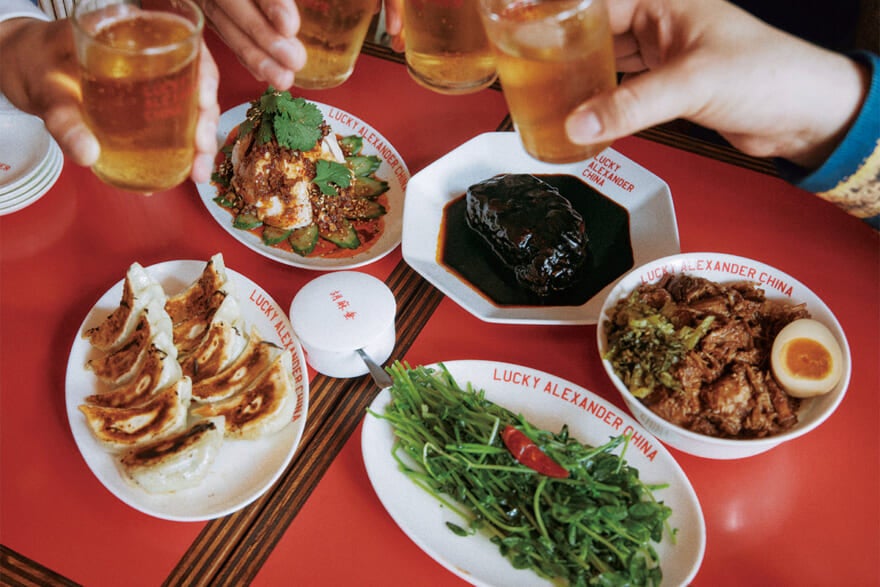 「豚肉焼餃子」（5個￥660）、「よだれ鶏」（￥1,375）、「豆苗炒め」（￥990）、「幸運黒酢豚」（￥2,200）、「魯肉飯」（小￥1,210）