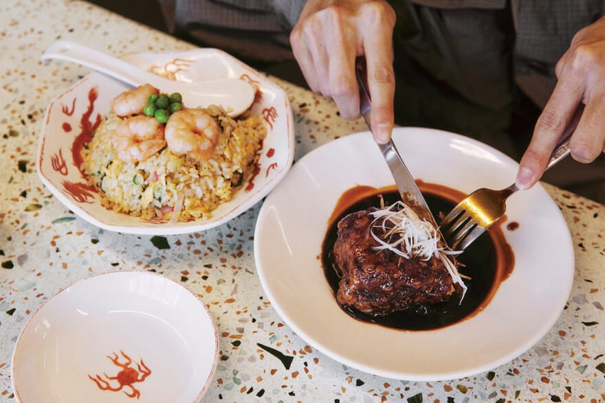 「骨なしスペアリブの黒酢豚」（￥1,280）、「海老炒飯」（￥1,380）