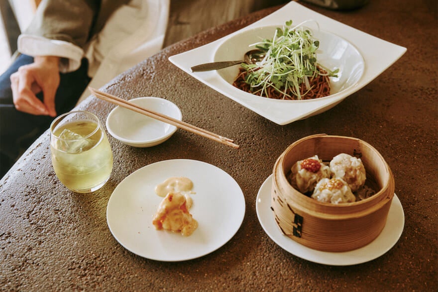 「大三元シュウマイ 3色セット」（￥800）、「ザージャン麺」（￥1,200）、「キンモクセイ烏龍茶」（￥500）