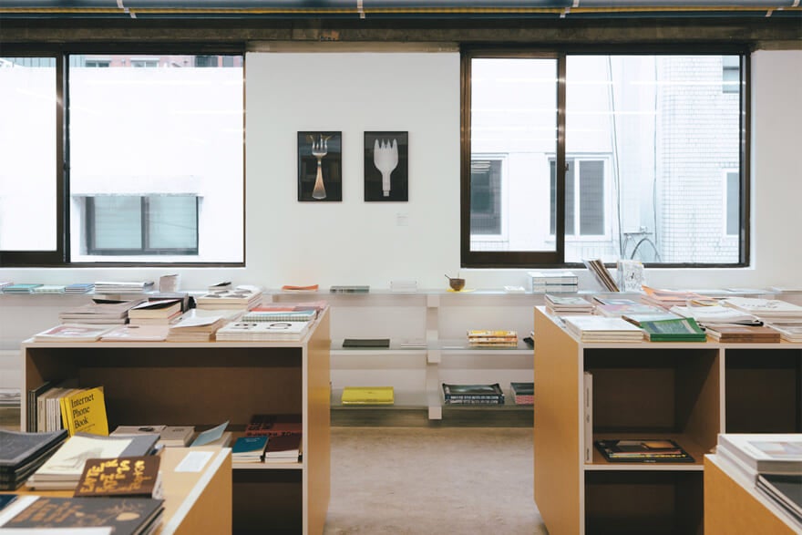 Separate Spaces店内