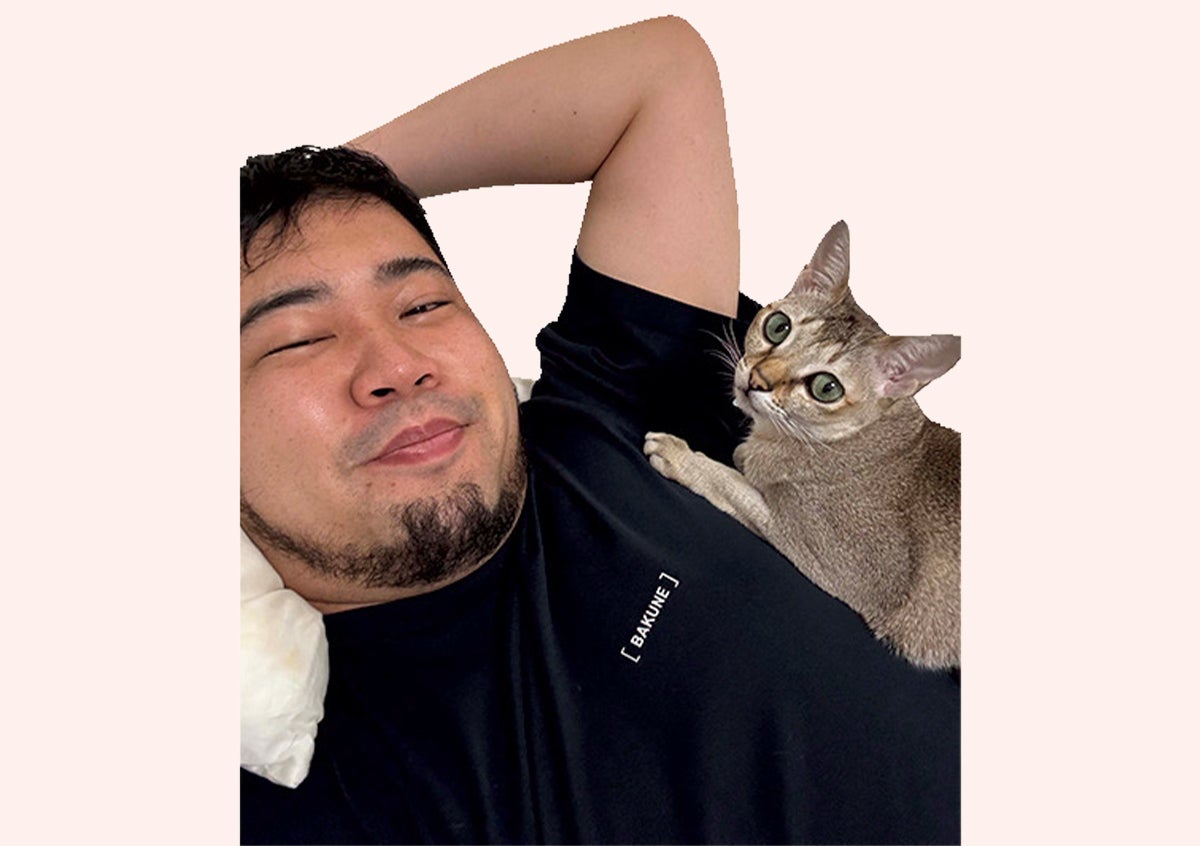 お笑い芸人松井ケムリと愛猫のイト
