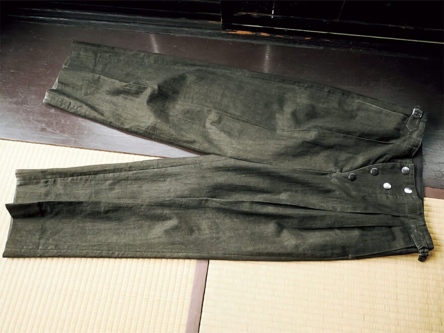 ADAPTARTのパンツ