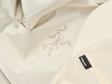 「アークテリクス」で５月に買うべき名品５選。進化するベストセラーゴアテックスジャケットから防水バッグまでどれもクリーンで機能的！[ARC’TERYX]