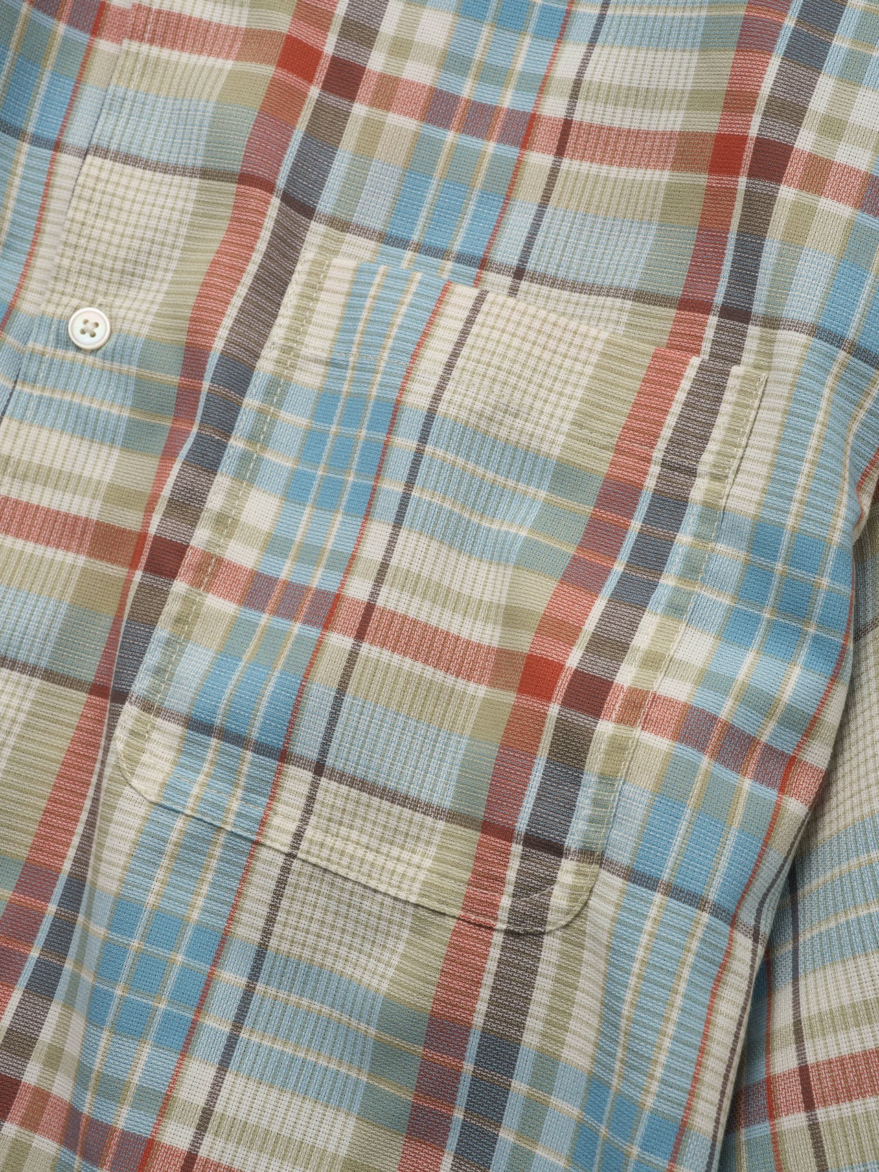 niko and ...イージーケアカラミチェックシャツ(グリーン70)のポケット部分
